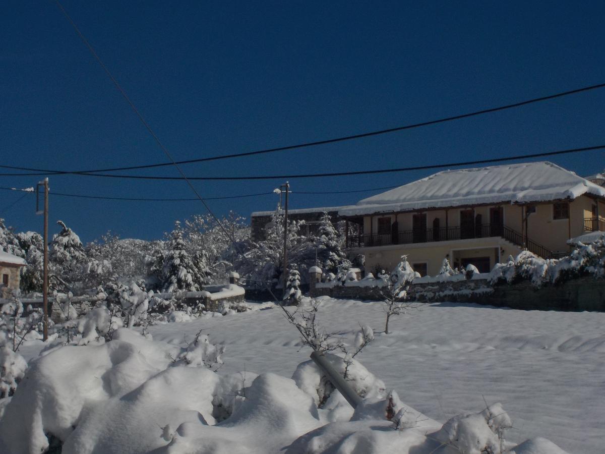 Enoikiazomena Petropoulos Aparthotel Ano Lousoi Exterior photo