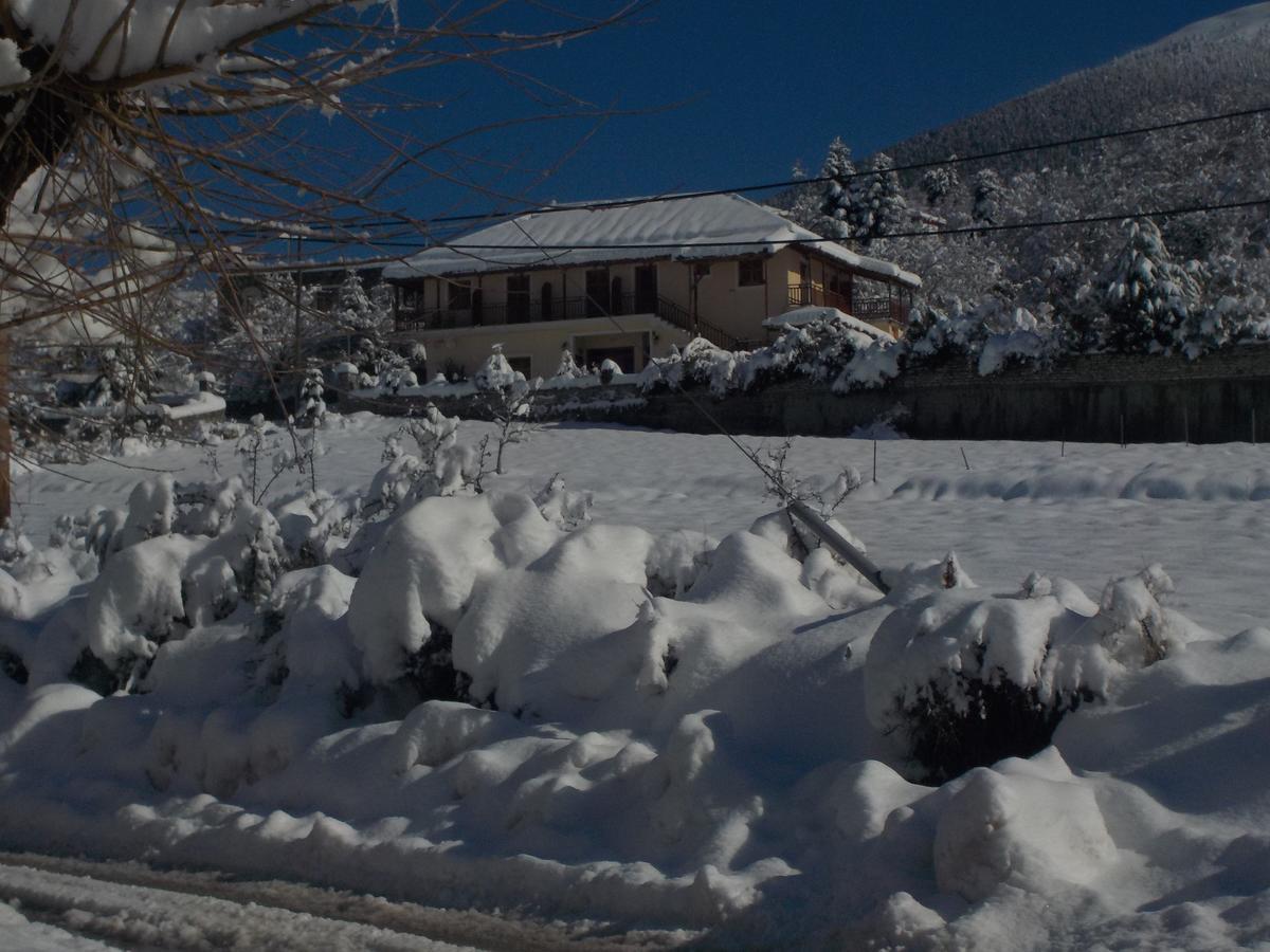 Enoikiazomena Petropoulos Aparthotel Ano Lousoi Exterior photo